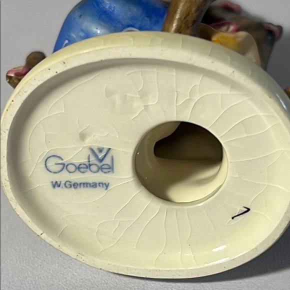 3.5” Apple Tree Girl Goebel Hummel. GH114 - Picture 8 of 8